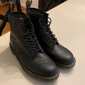 Mens Dr Martins Airwaves 1460 Smooth Black Boots